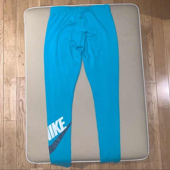 Nike Tuequoise Legging - Picture 2 of 2